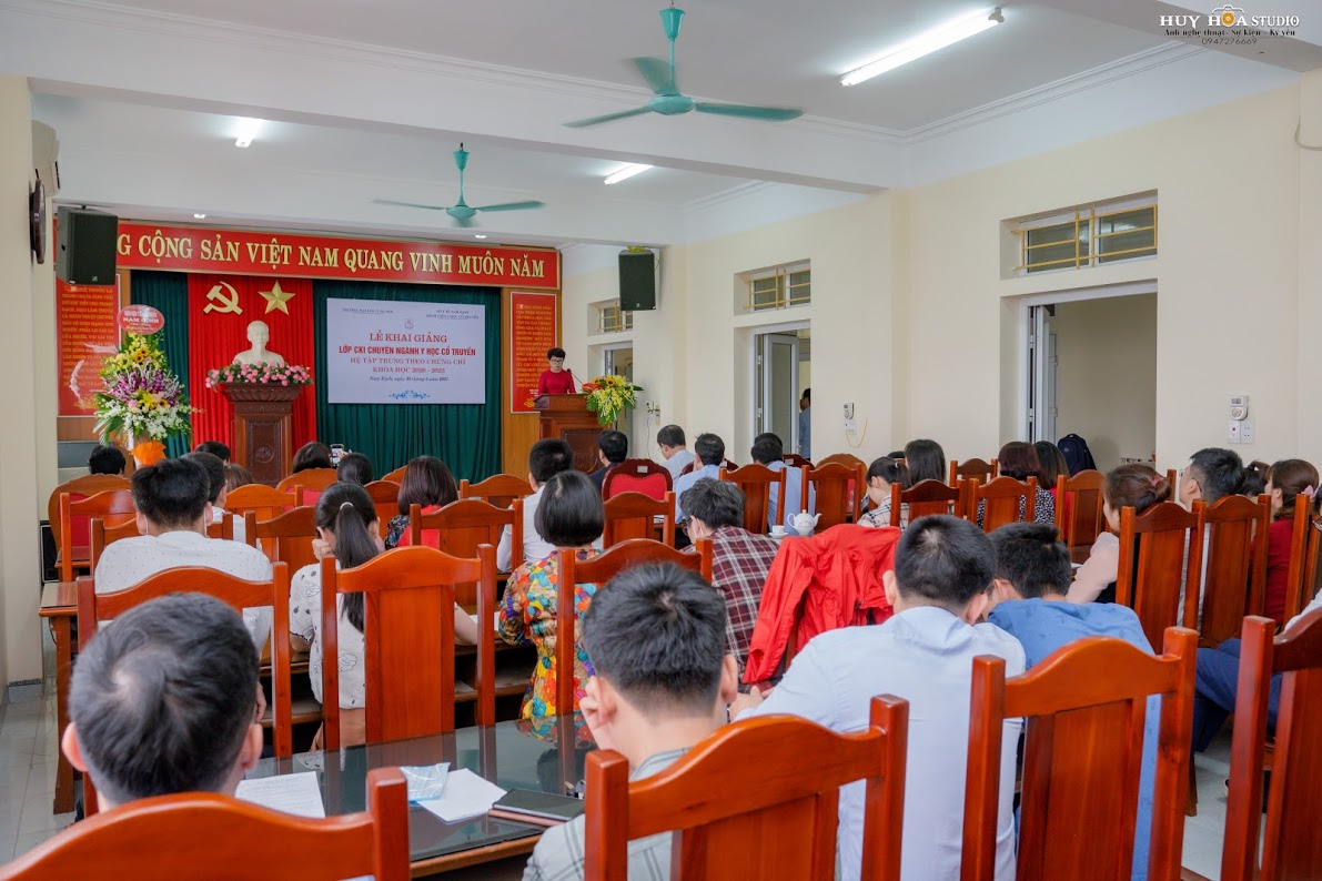 Đồng chí Trương Thị Thu Hồng - GĐ Bệnh viện phát biểu tại lễ khai khai giảng